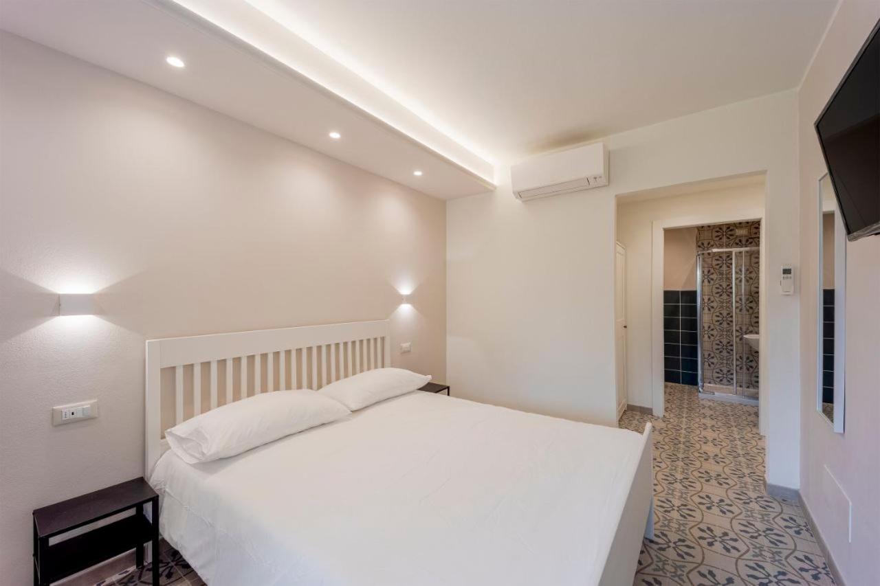 Gli Ulivi Rooms And Breakfast Marina dʼMarina dʼAndora Εξωτερικό φωτογραφία
