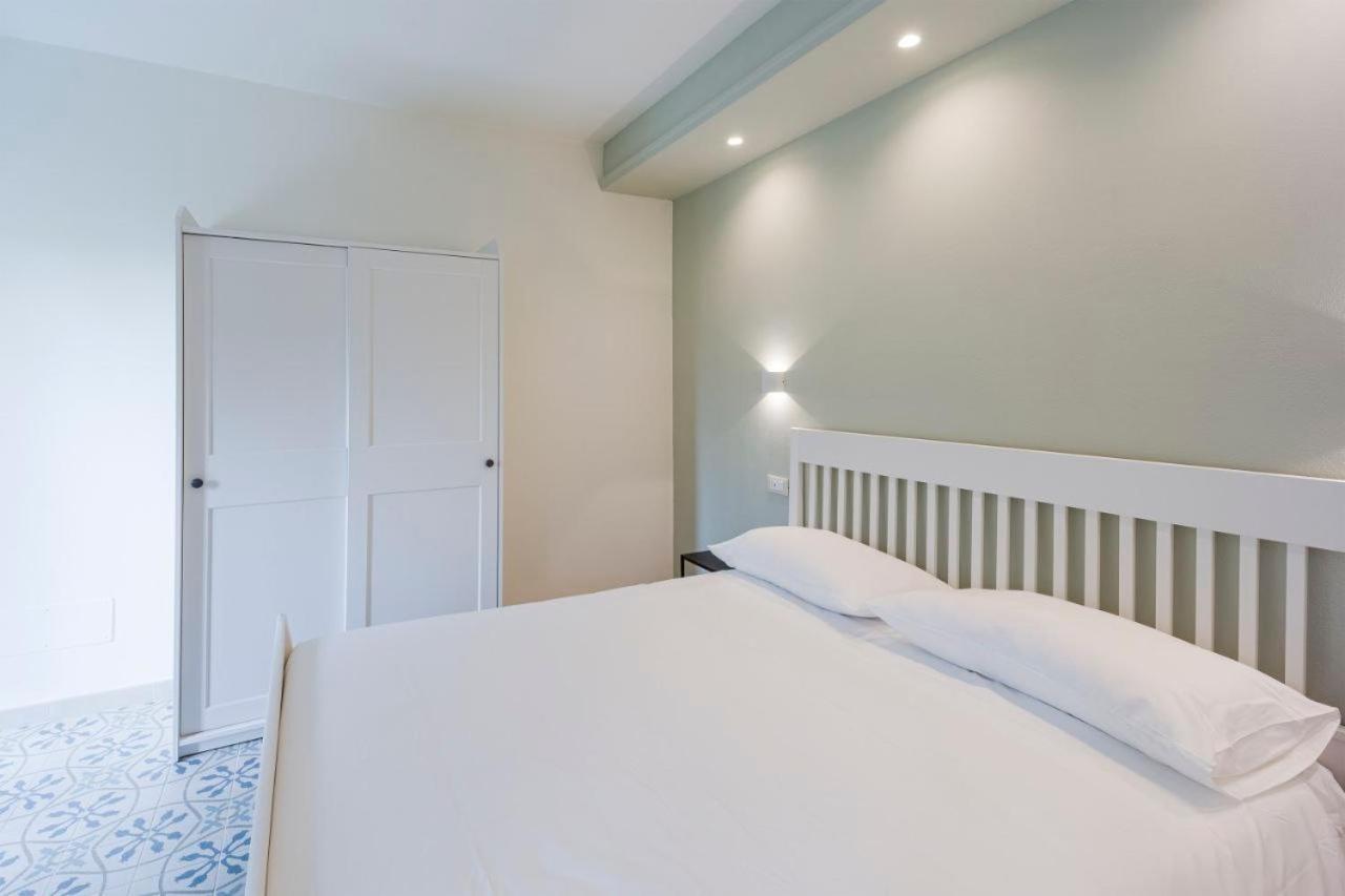 Gli Ulivi Rooms And Breakfast Marina dʼMarina dʼAndora Εξωτερικό φωτογραφία
